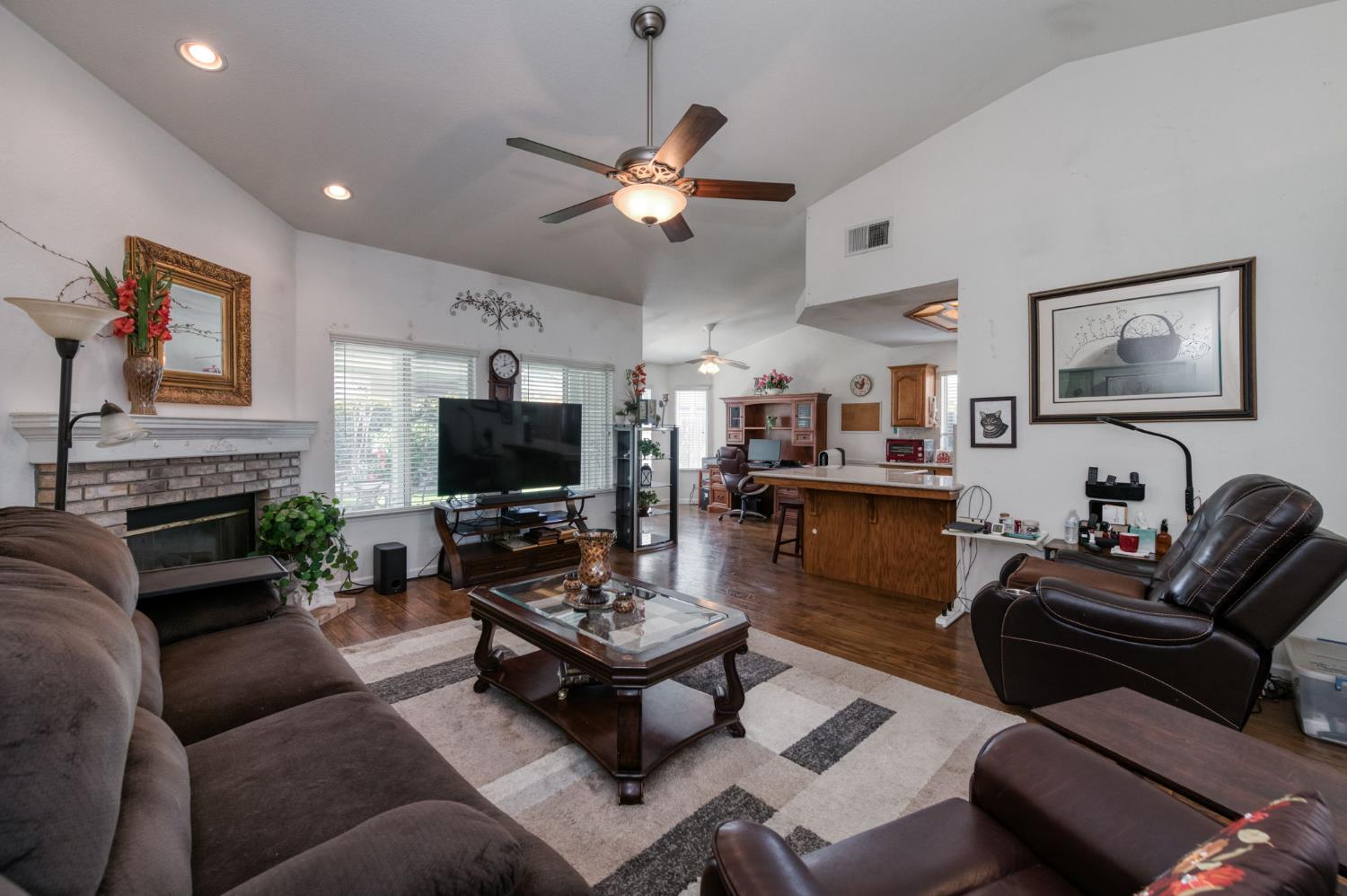 5817 W Corona Ave, Fresno, CA 93722