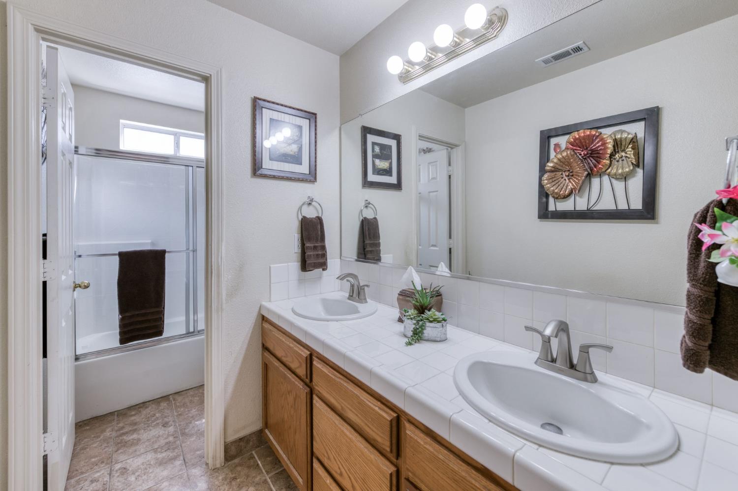 5817 W Corona Ave, Fresno, CA 93722