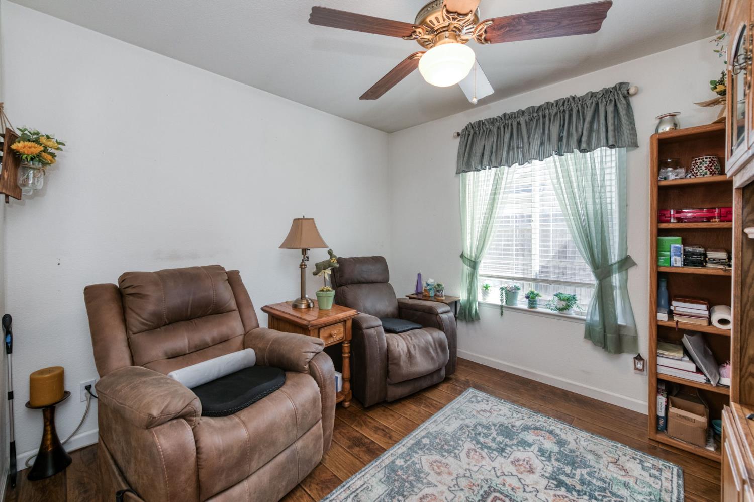 5817 W Corona Ave, Fresno, CA 93722