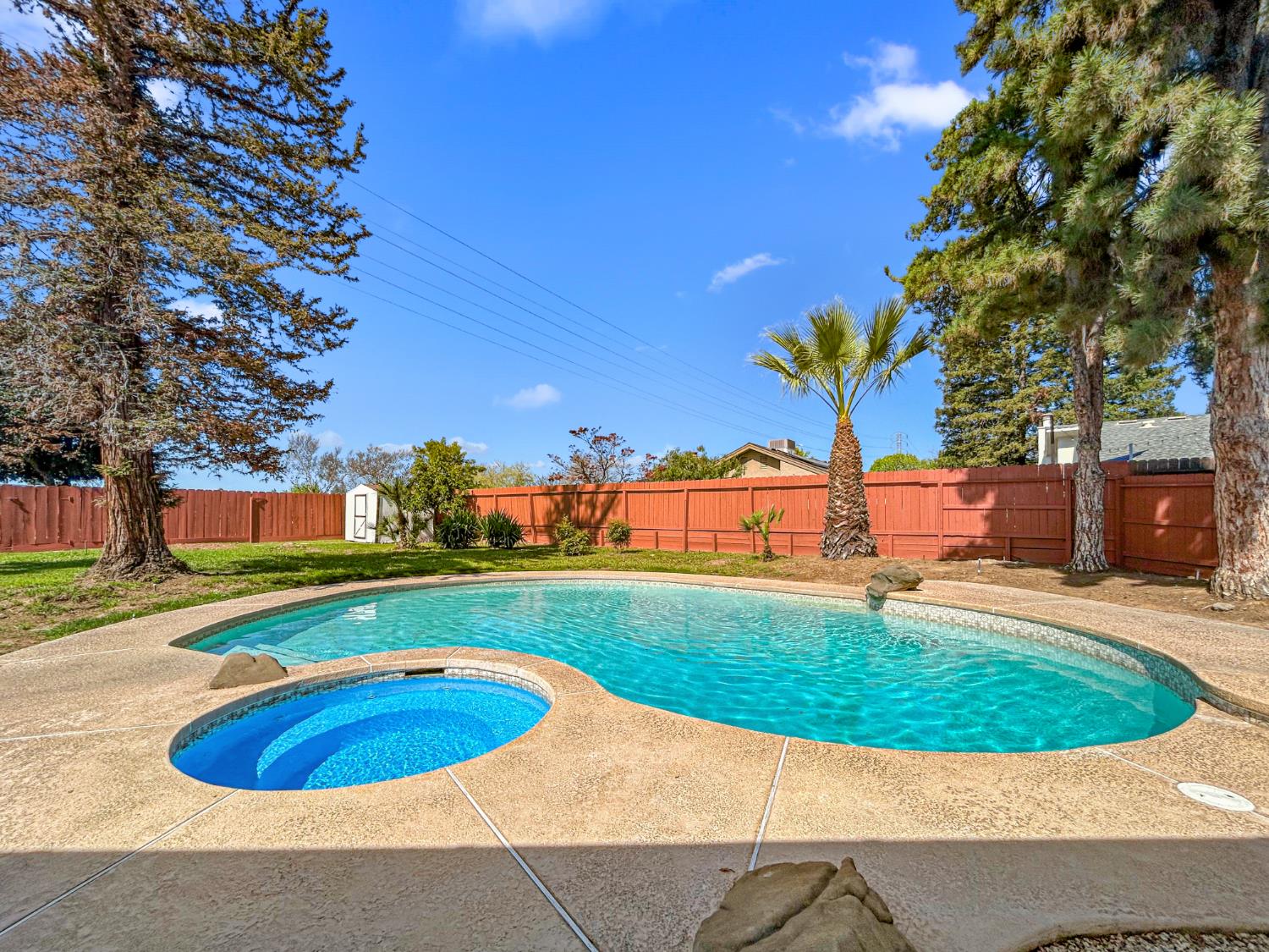 830 E Bedford Ave, Fresno, CA 93720