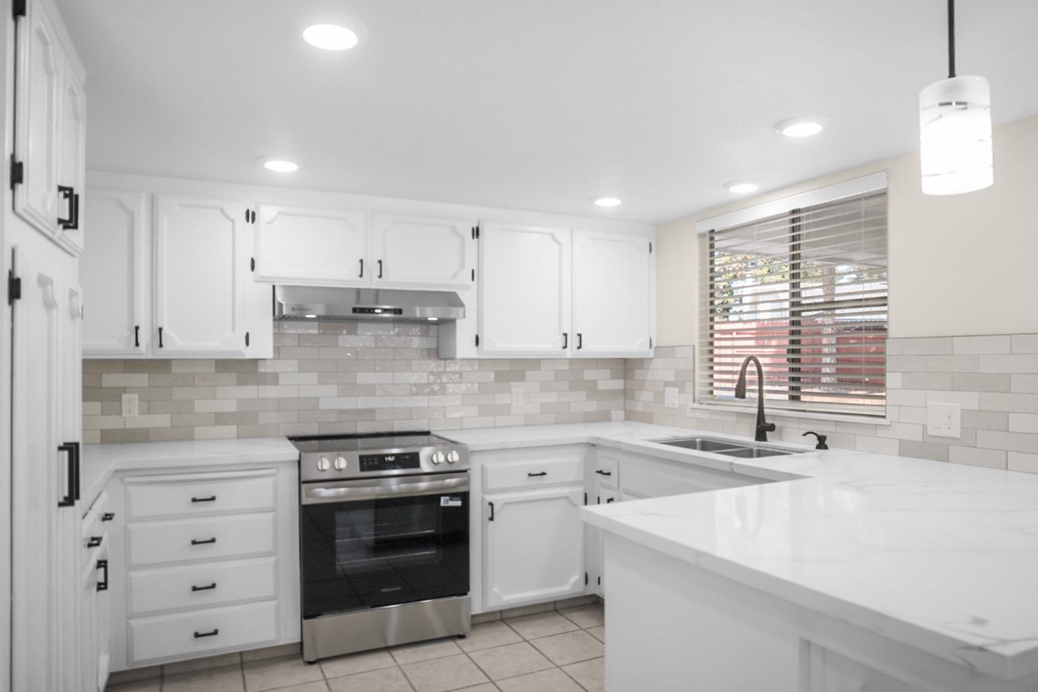 830 E Bedford Ave, Fresno, CA 93720