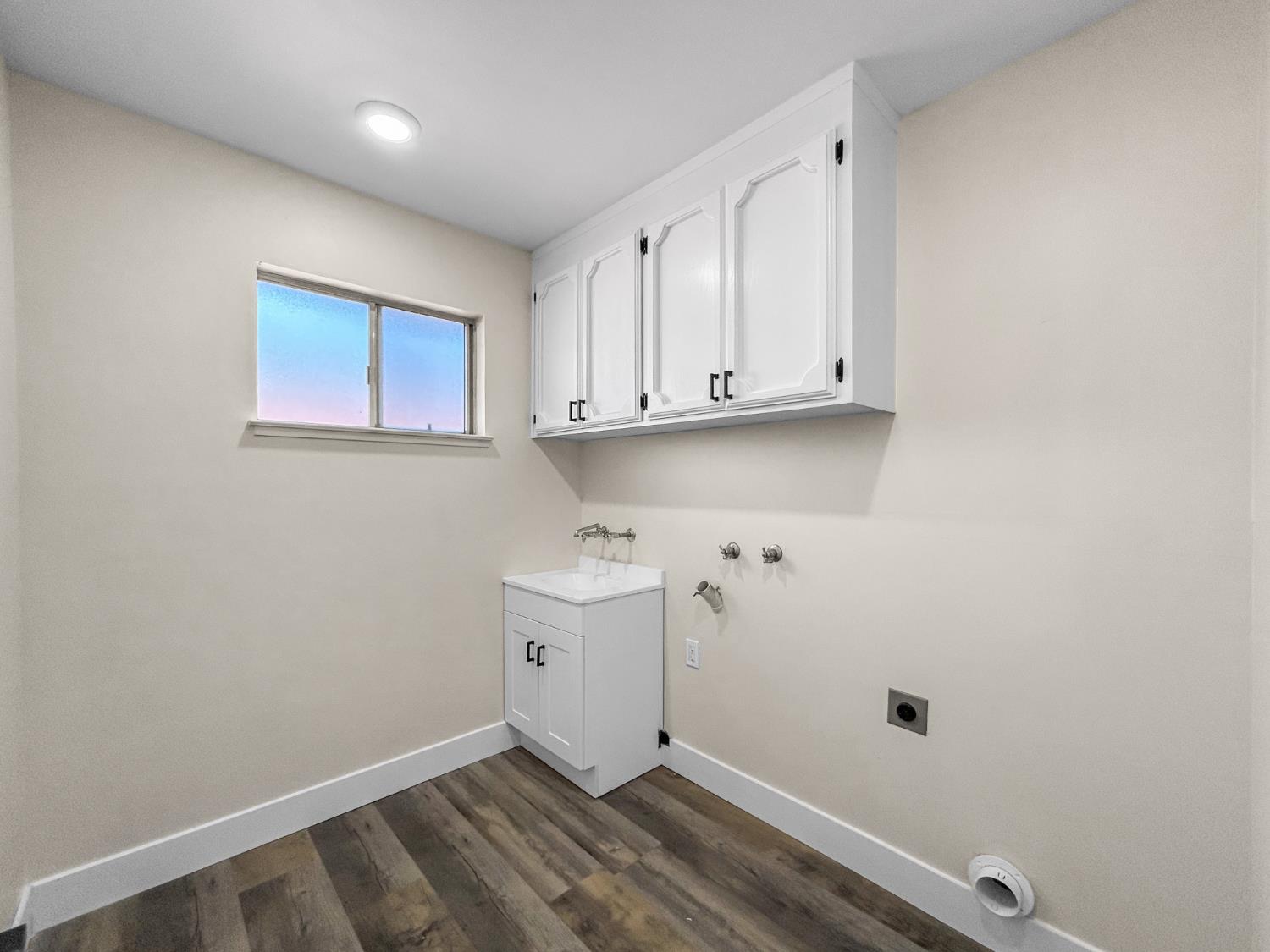 830 E Bedford Ave, Fresno, CA 93720