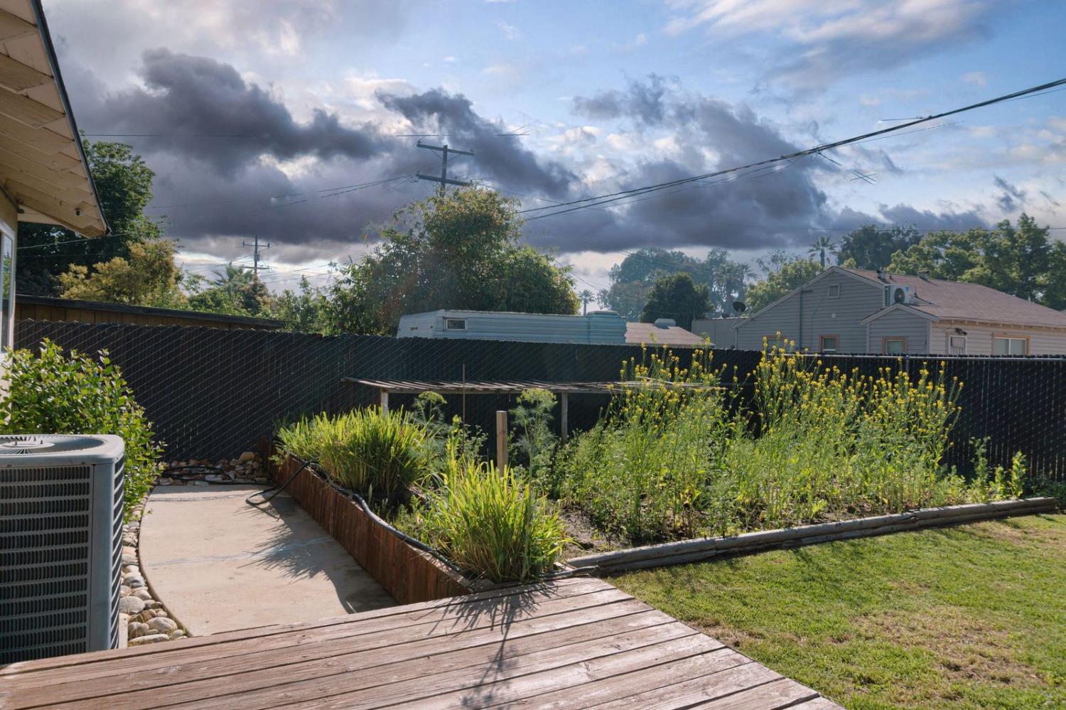 112 E Oleander, Fresno, CA 93706