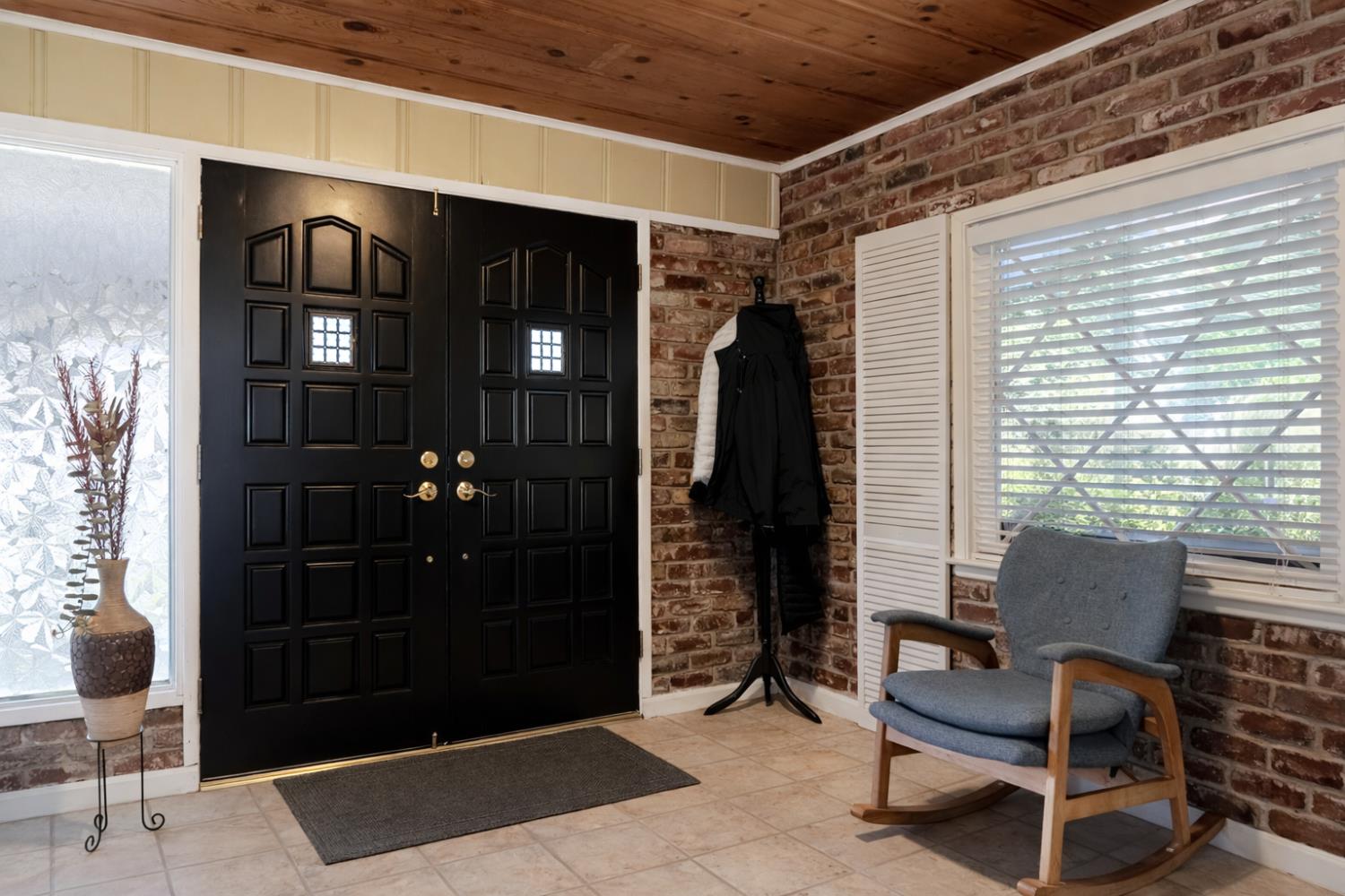 112 E Oleander, Fresno, CA 93706