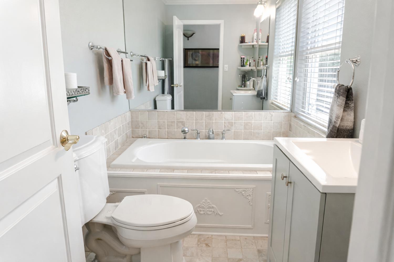 112 E Oleander, Fresno, CA 93706