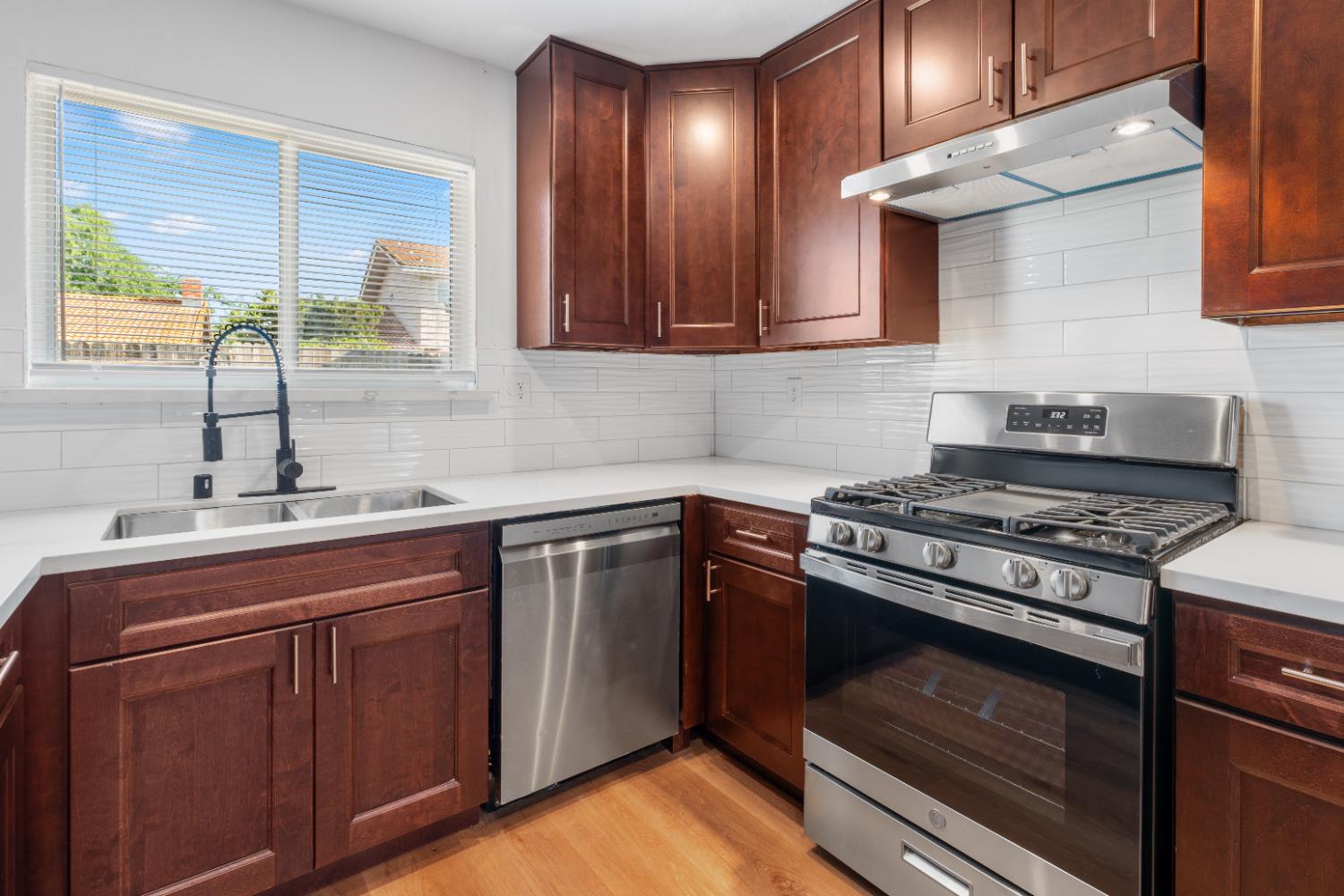 5167 E Dwight Way, Fresno, CA 93727