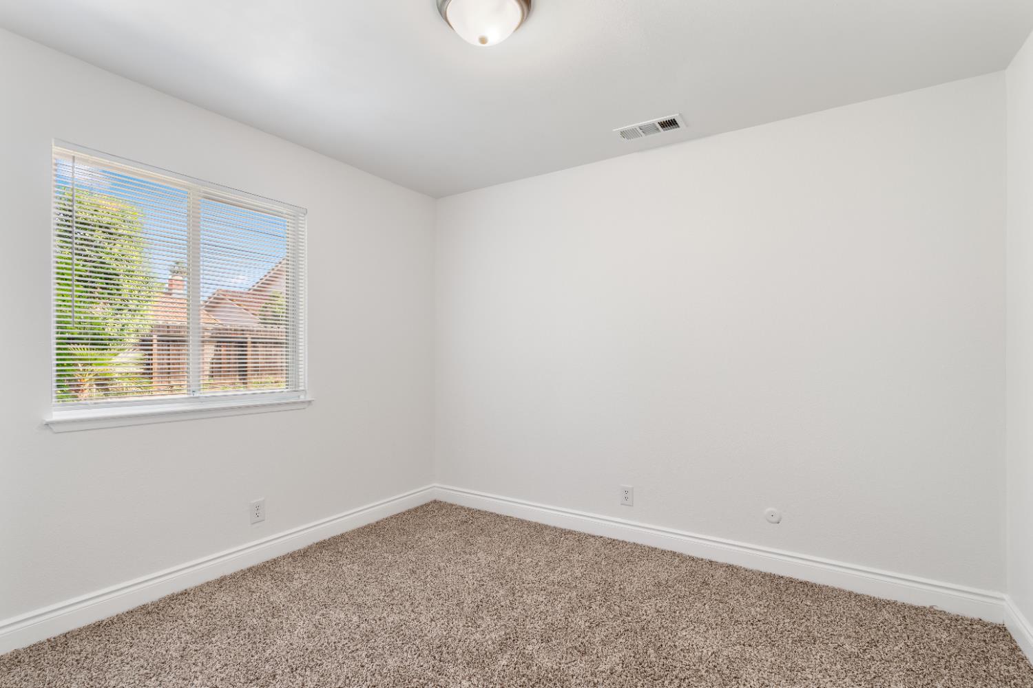 5167 E Dwight Way, Fresno, CA 93727