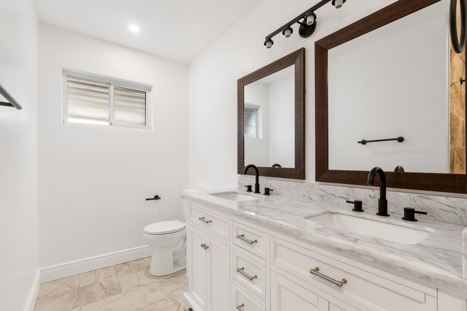 5167 E Dwight Way, Fresno, CA 93727