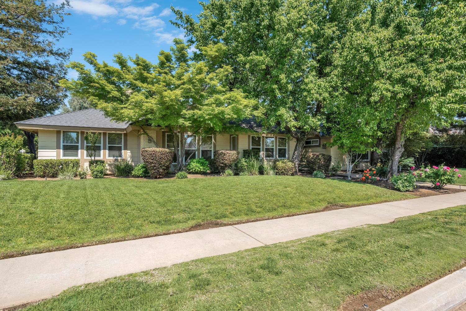 674 E Cole Ave, Fresno, CA 93720