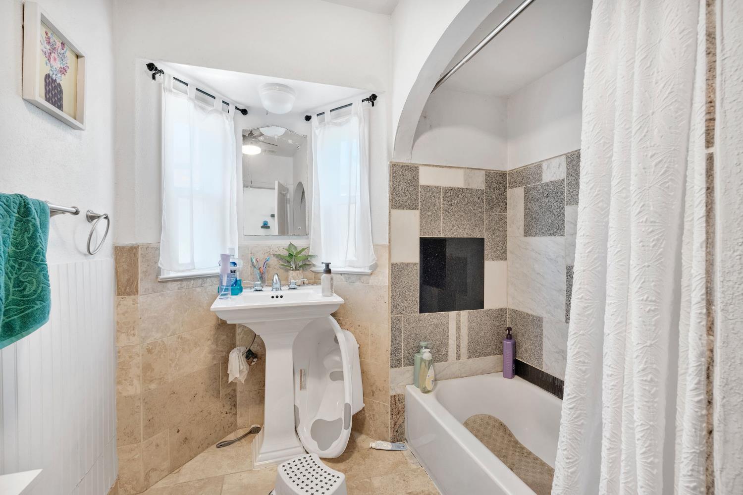 1631 N Harrison, Fresno, CA 93704