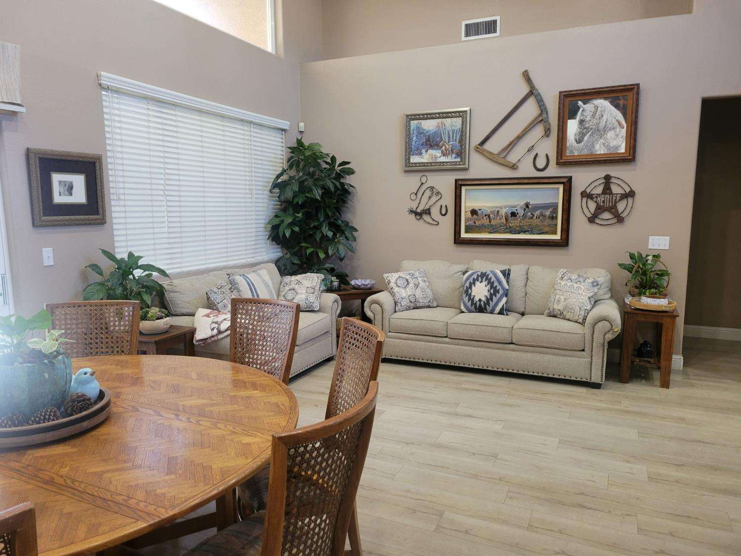 5919 W Chennault Ave, Fresno, CA 93722