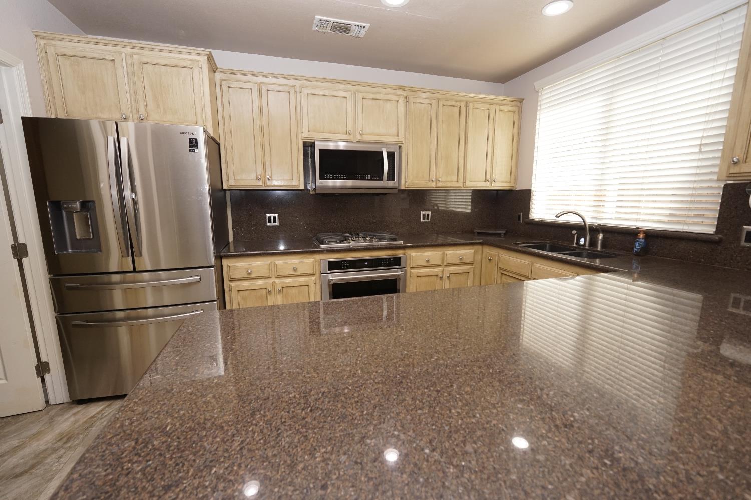 5919 W Chennault Ave, Fresno, CA 93722