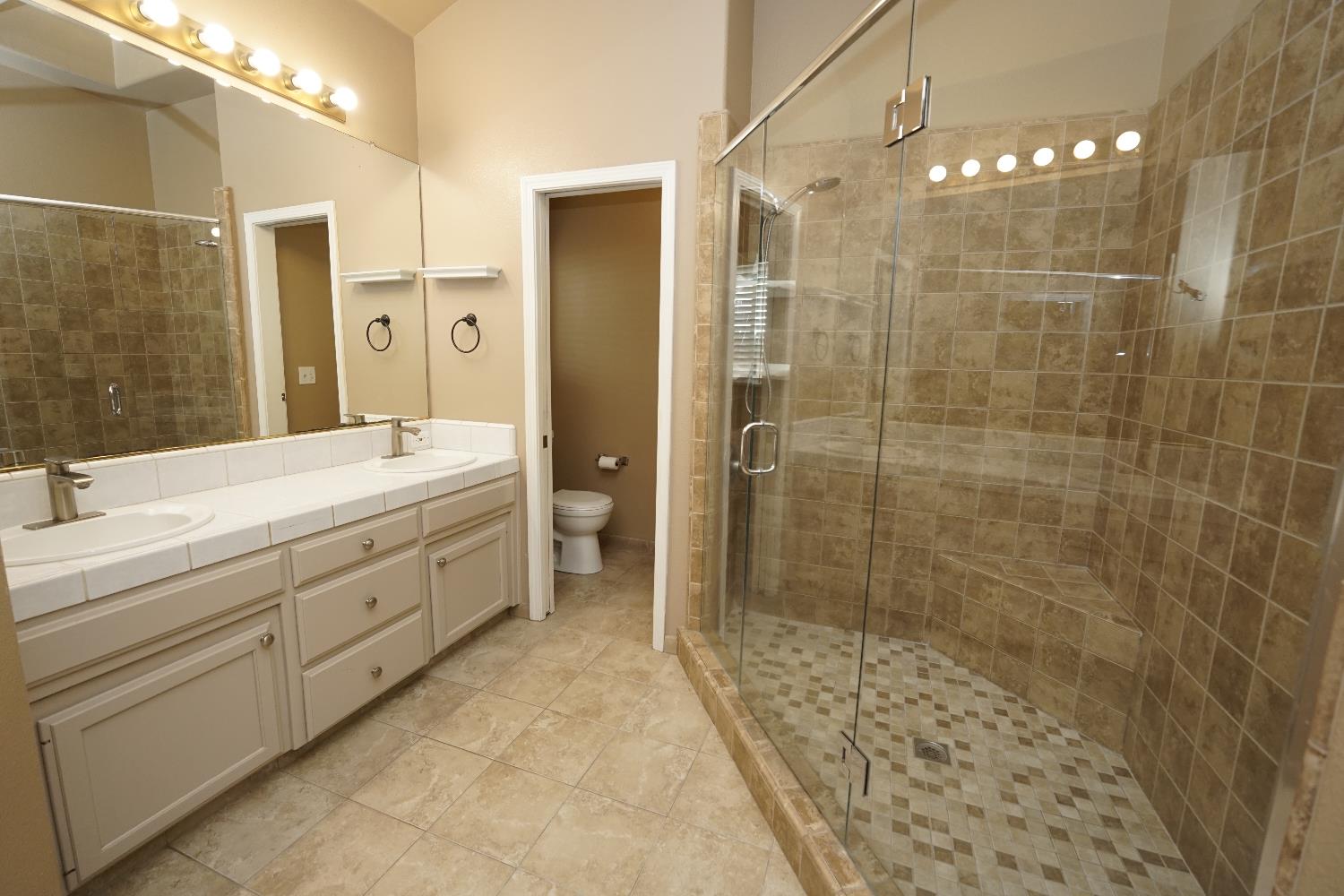 5919 W Chennault Ave, Fresno, CA 93722