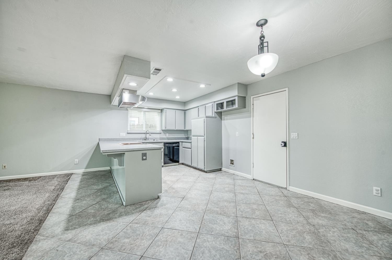 8228 N Calaveras St, Fresno, CA 93711