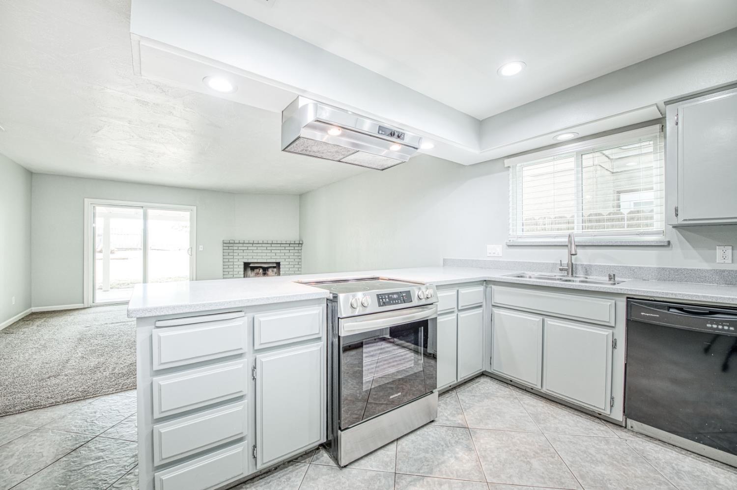 8228 N Calaveras St, Fresno, CA 93711