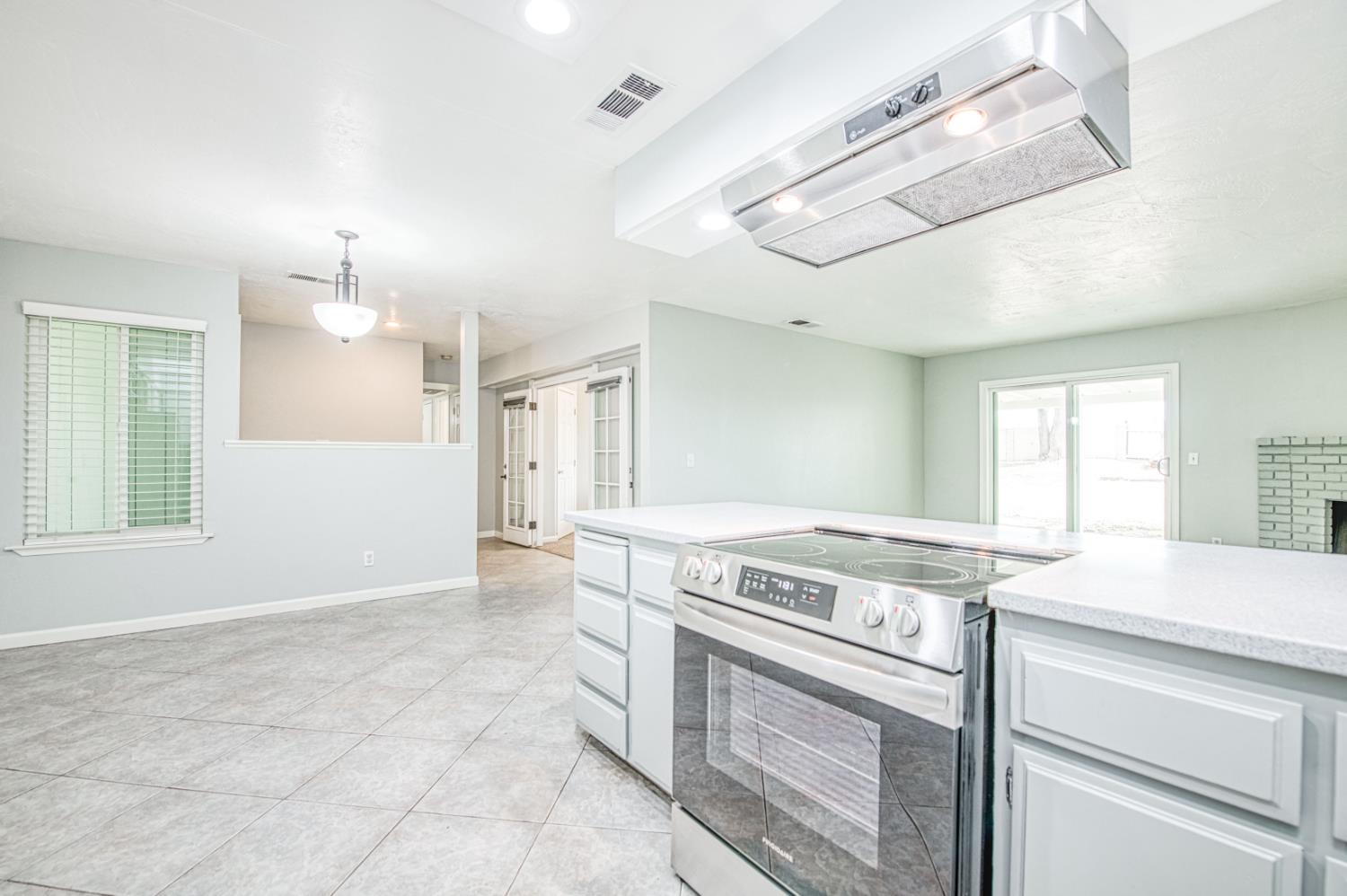 8228 N Calaveras St, Fresno, CA 93711