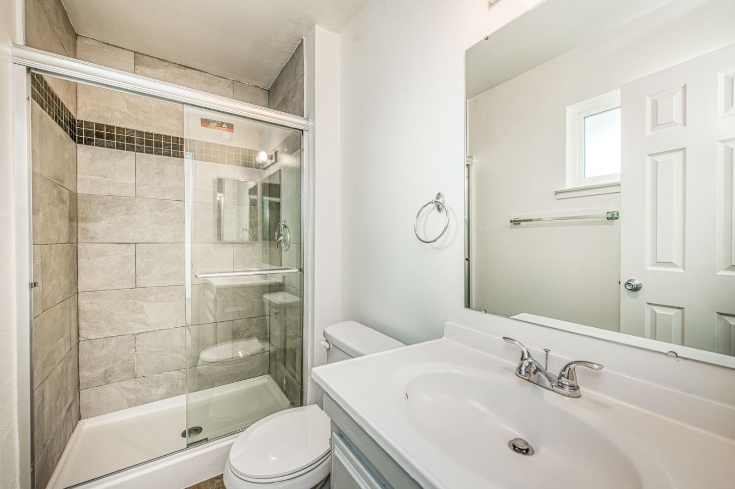 8228 N Calaveras St, Fresno, CA 93711