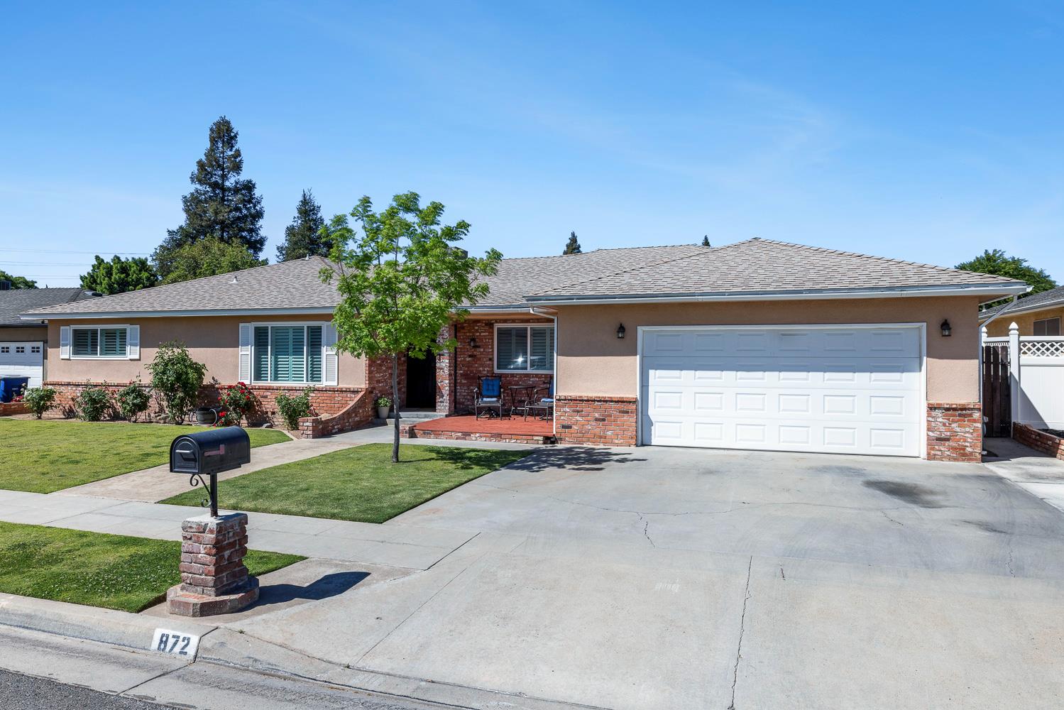 872 E Spruce Ave, Fresno, CA 93720