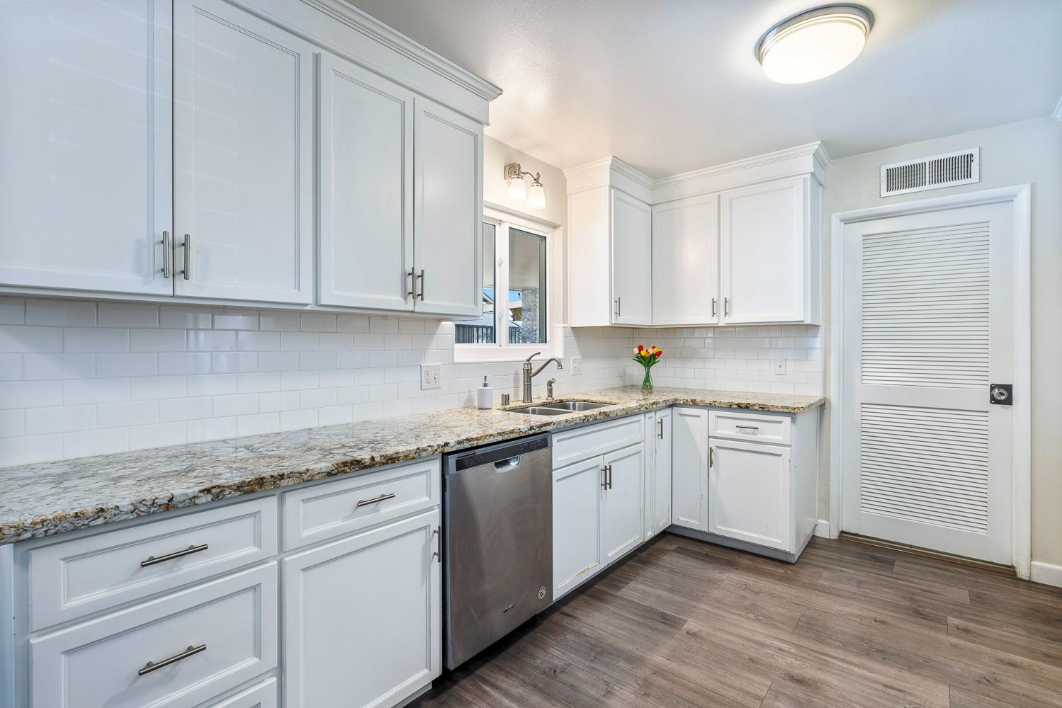 872 E Spruce Ave, Fresno, CA 93720