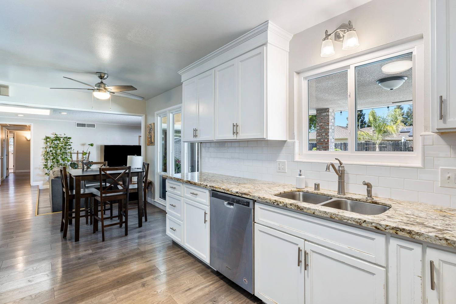 872 E Spruce Ave, Fresno, CA 93720