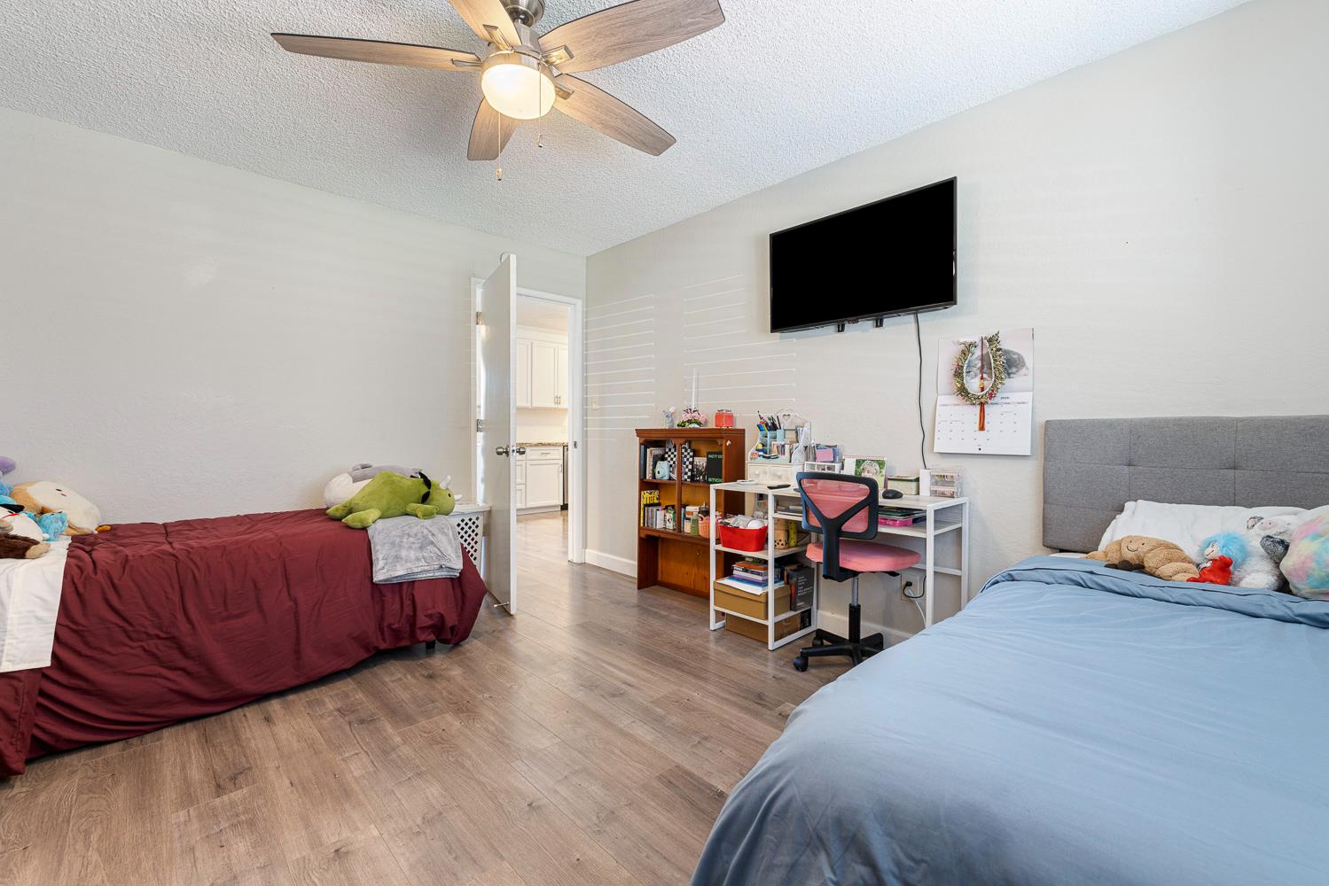 872 E Spruce Ave, Fresno, CA 93720