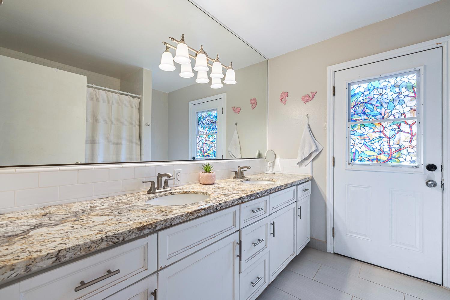 872 E Spruce Ave, Fresno, CA 93720