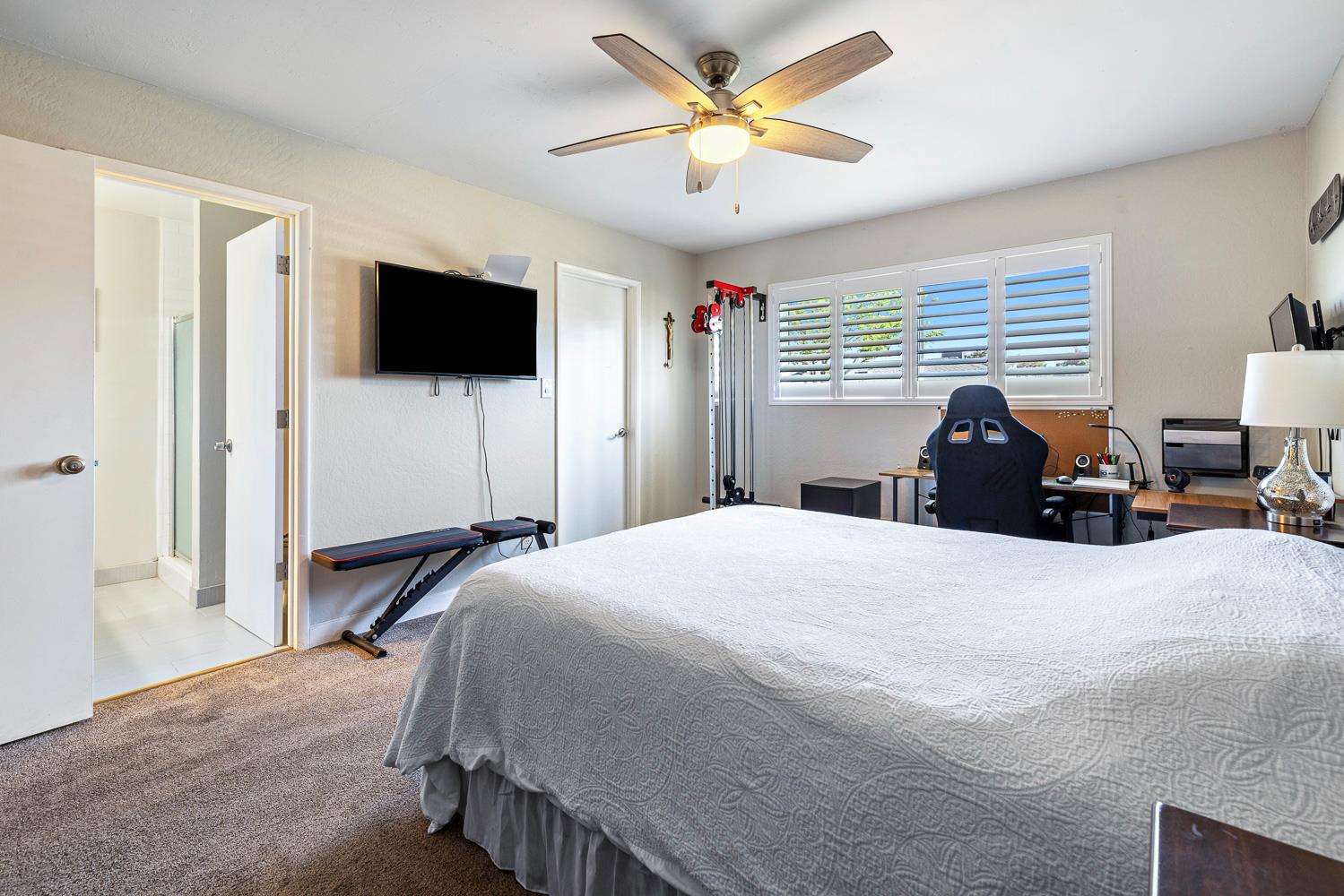 872 E Spruce Ave, Fresno, CA 93720