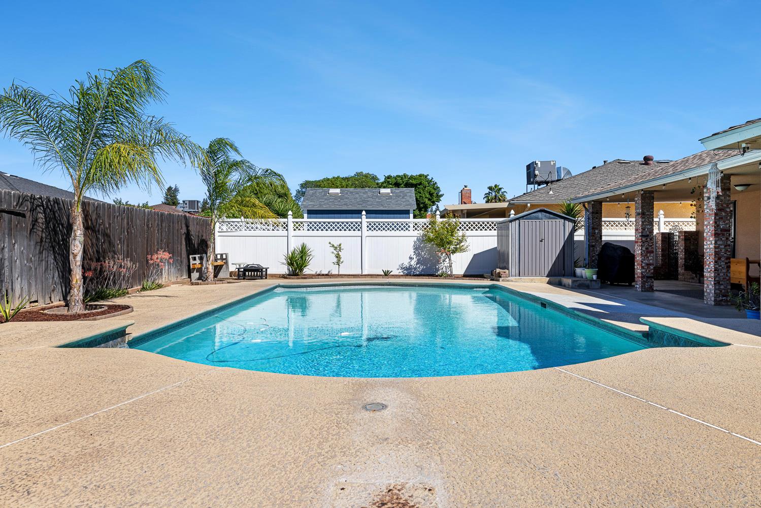 872 E Spruce Ave, Fresno, CA 93720