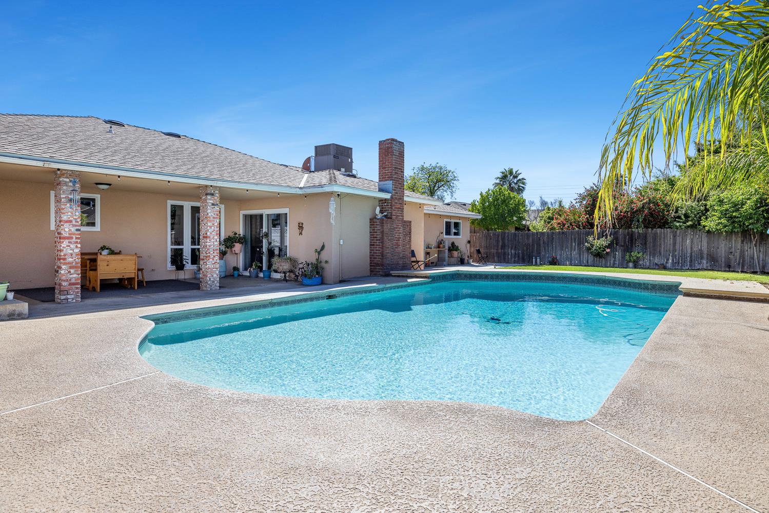 872 E Spruce Ave, Fresno, CA 93720