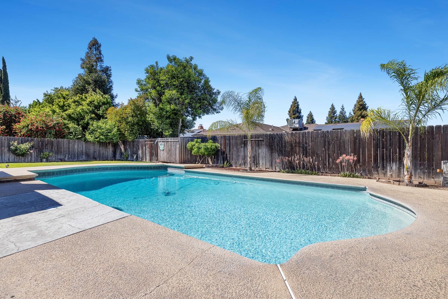 872 E Spruce Ave, Fresno, CA 93720