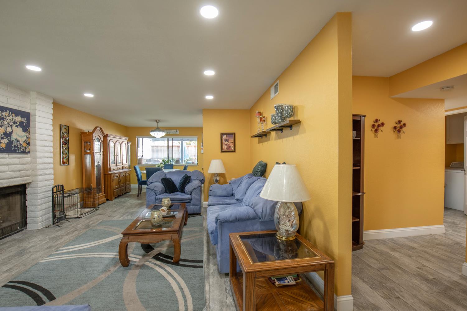 1915 W Santa Ana Ave, Fresno, CA 93705