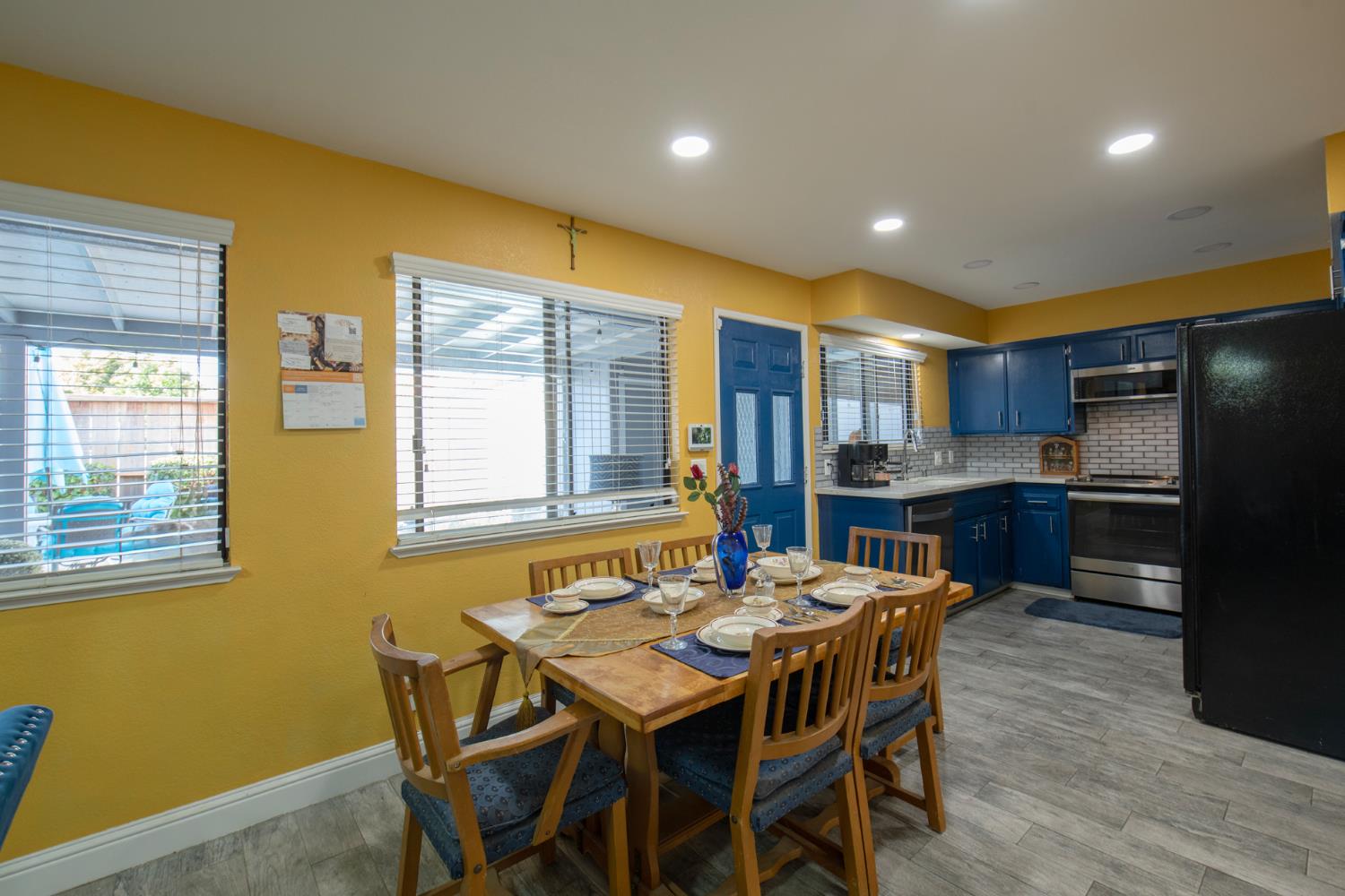 1915 W Santa Ana Ave, Fresno, CA 93705