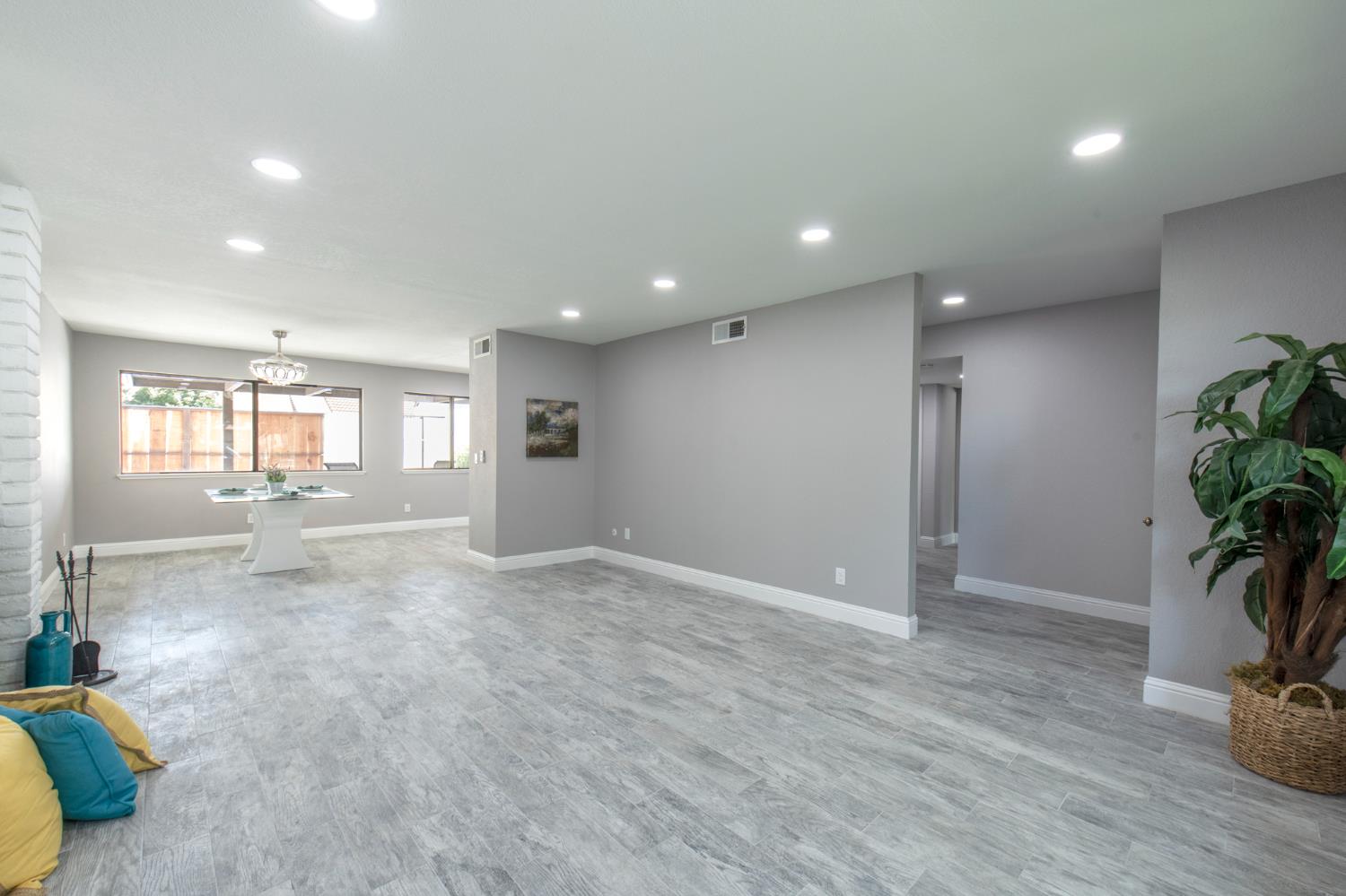 1915 W Santa Ana Ave, Fresno, CA 93705