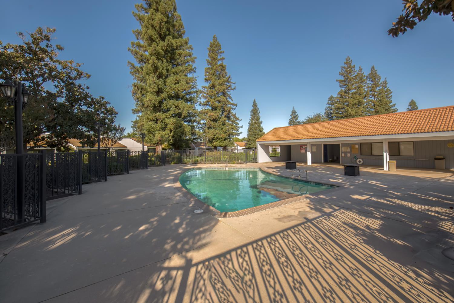 1915 W Santa Ana Ave, Fresno, CA 93705