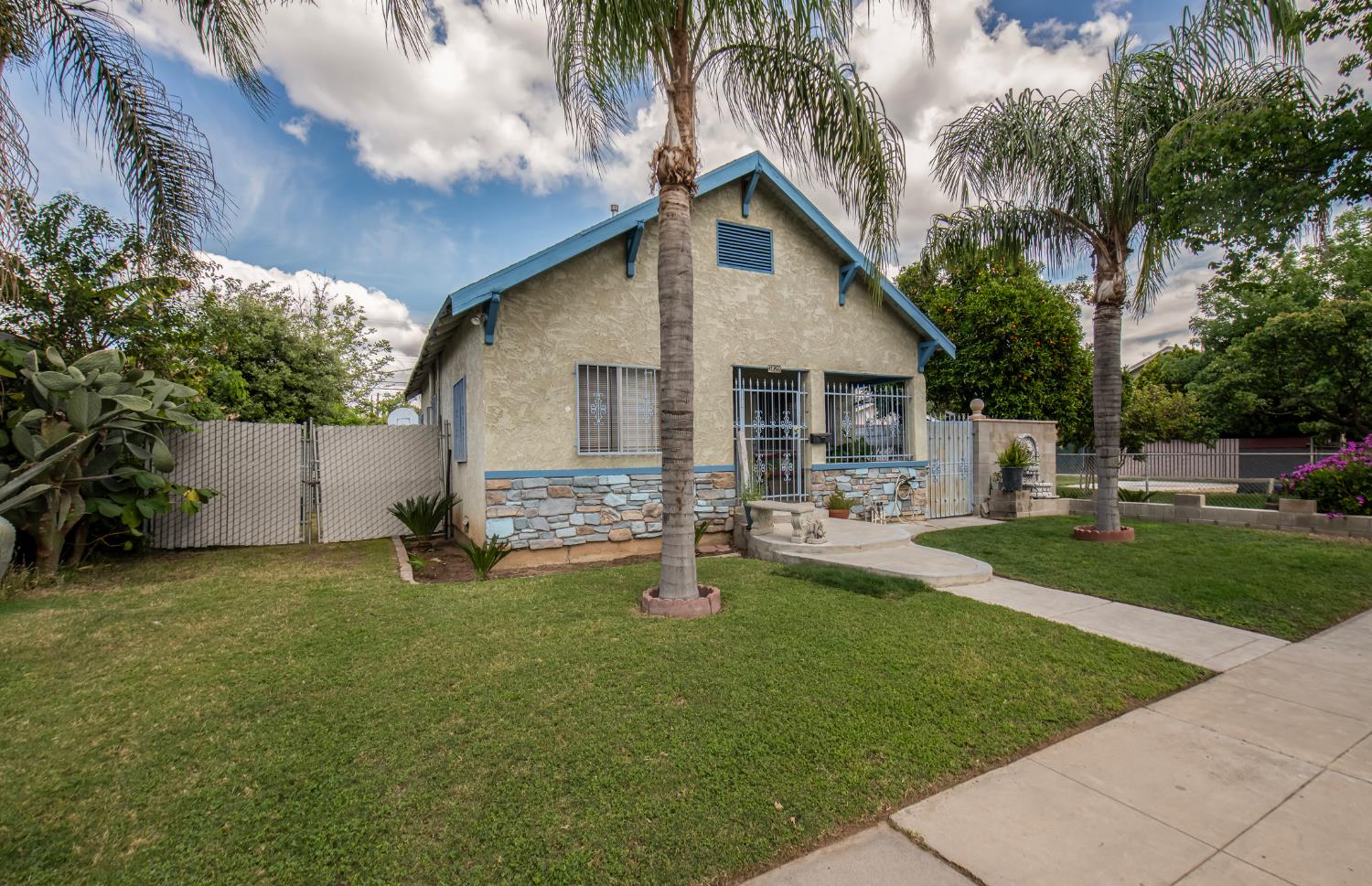 3829 E Iowa Ave, Fresno, CA 93702
