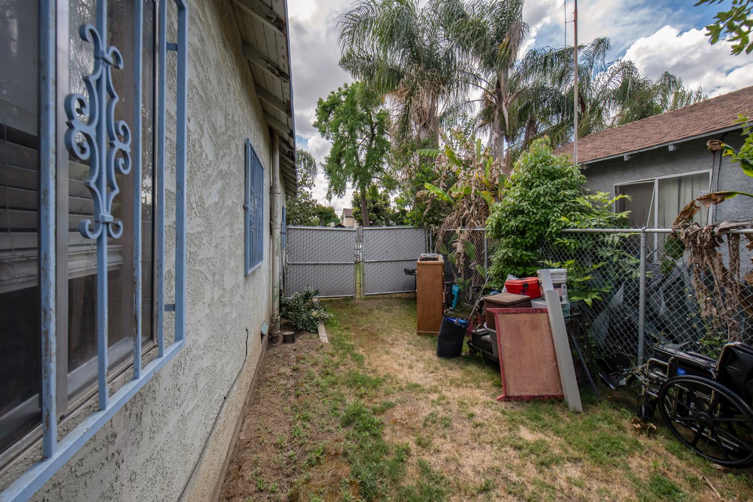 3829 E Iowa Ave, Fresno, CA 93702