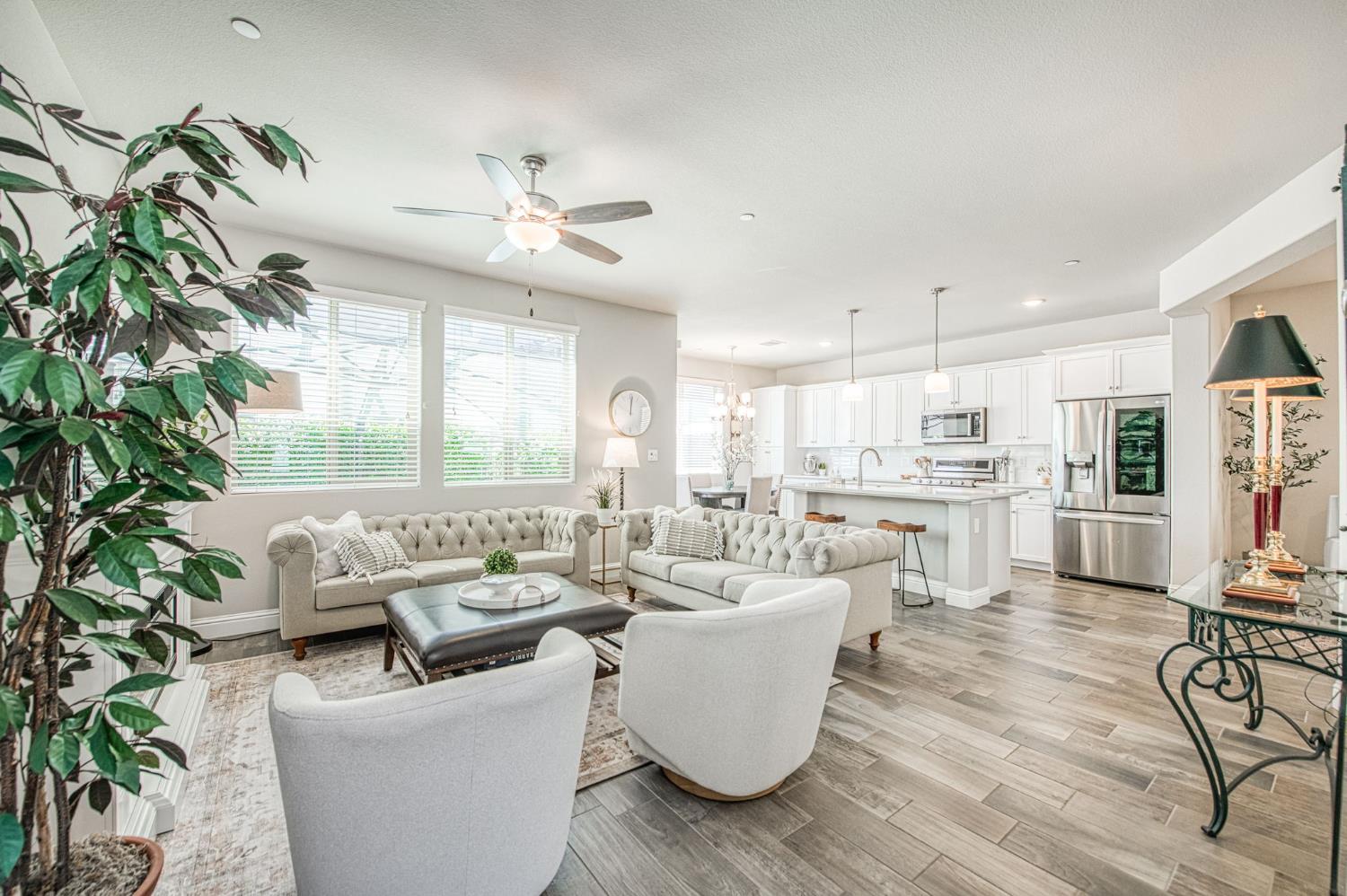 1453 E Via Viola Way, Fresno, CA 93730