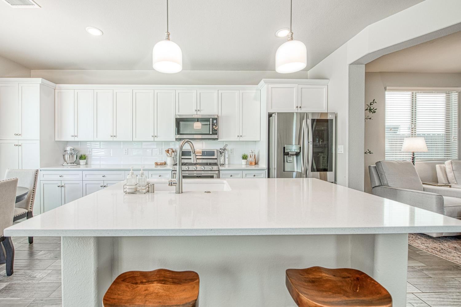 1453 E Via Viola Way, Fresno, CA 93730