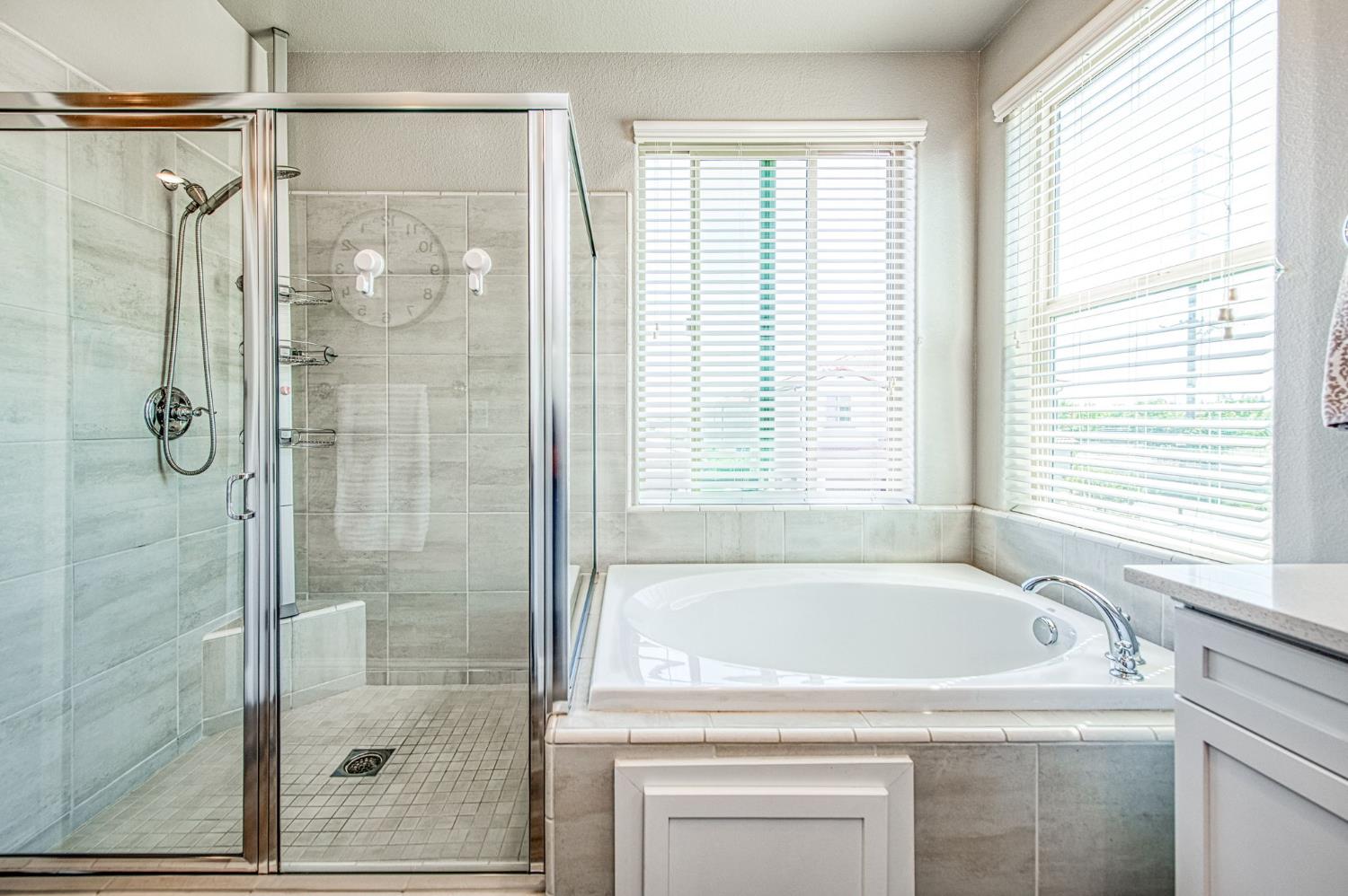 1453 E Via Viola Way, Fresno, CA 93730