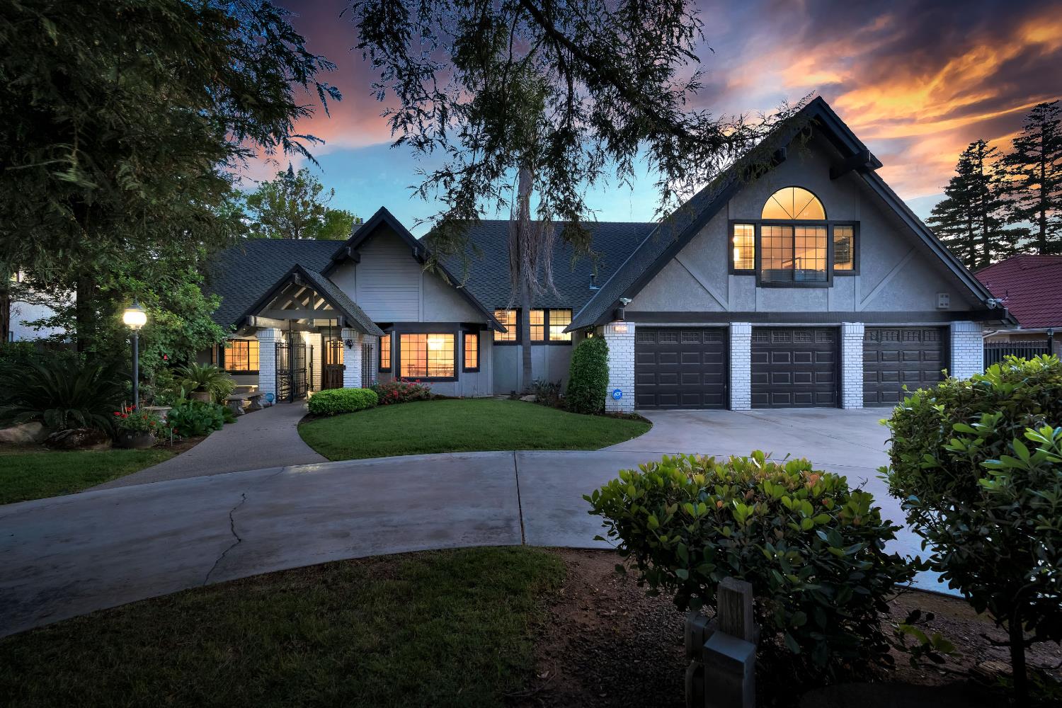 327 E Audubon Dr, Fresno, CA 93720