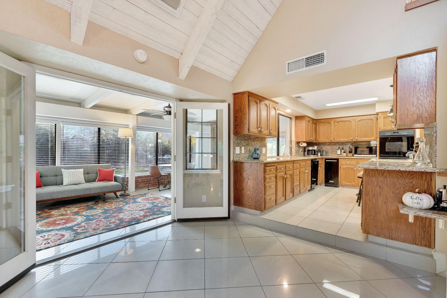 327 E Audubon Dr, Fresno, CA 93720