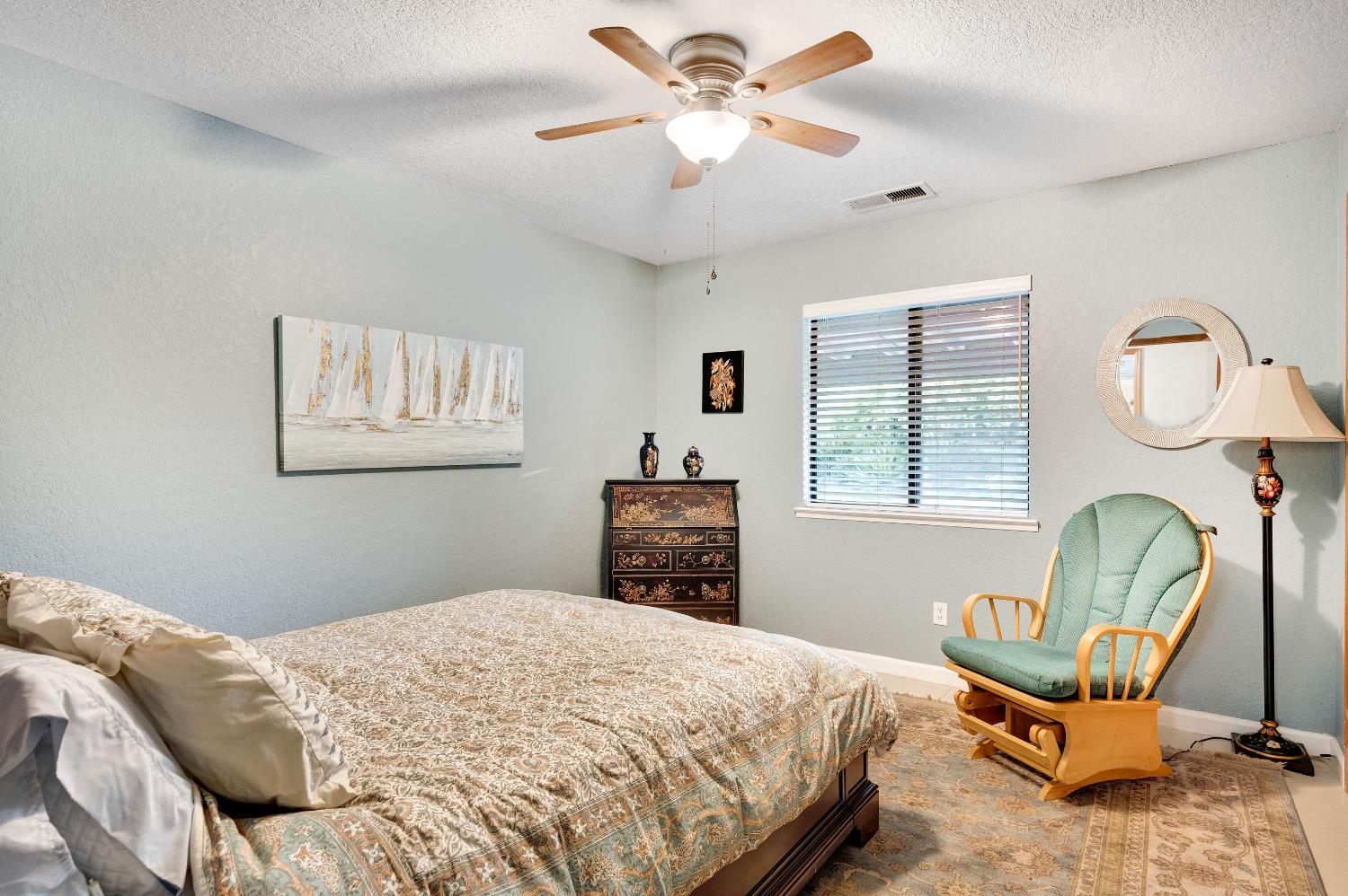 327 E Audubon Dr, Fresno, CA 93720