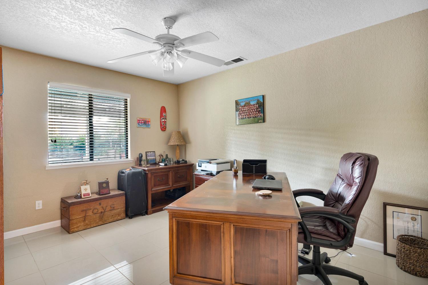 327 E Audubon Dr, Fresno, CA 93720