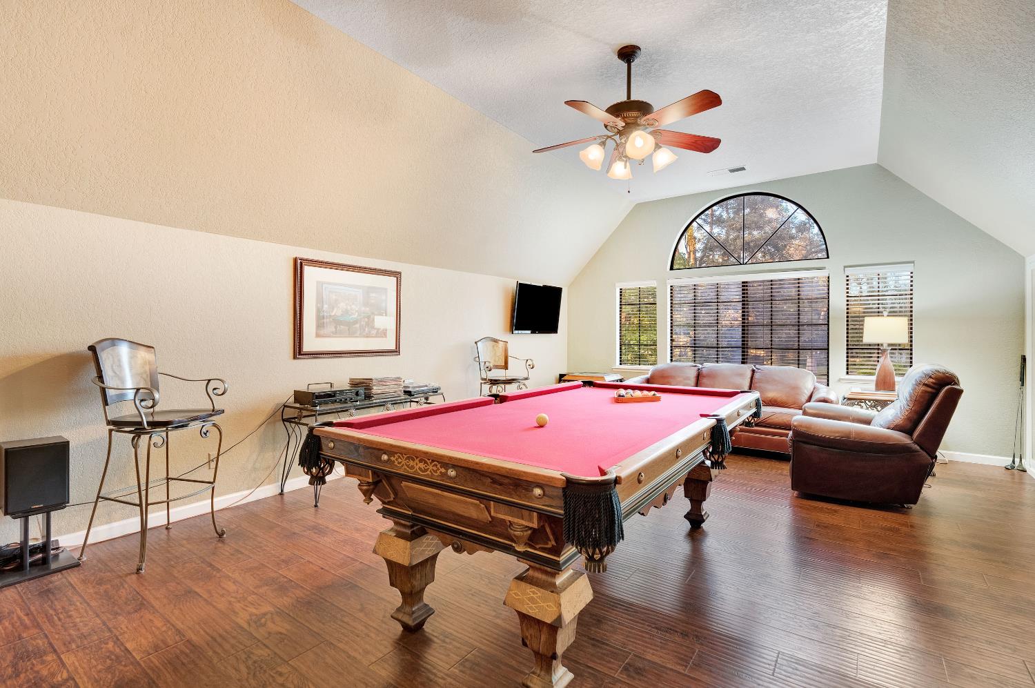 327 E Audubon Dr, Fresno, CA 93720