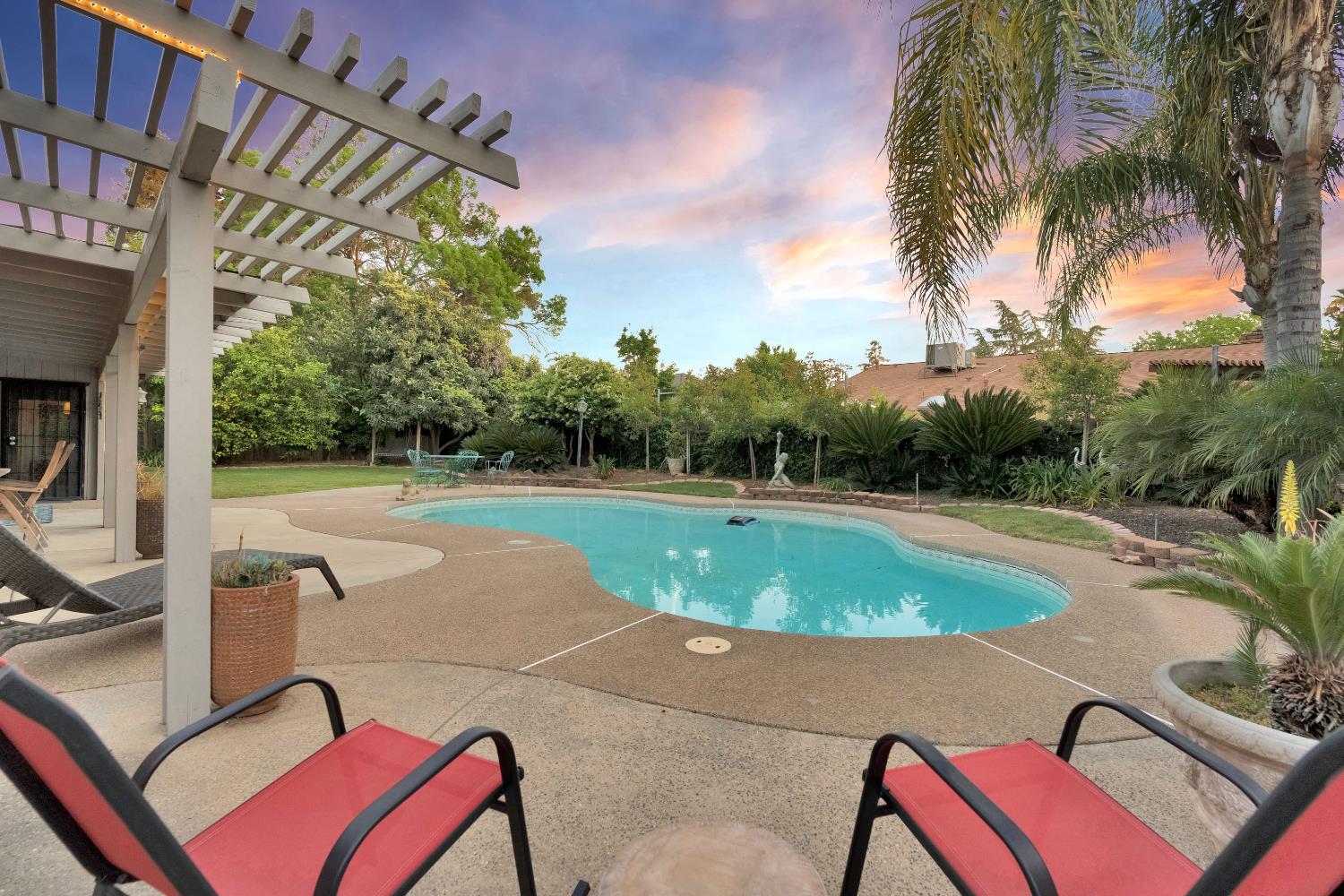 327 E Audubon Dr, Fresno, CA 93720