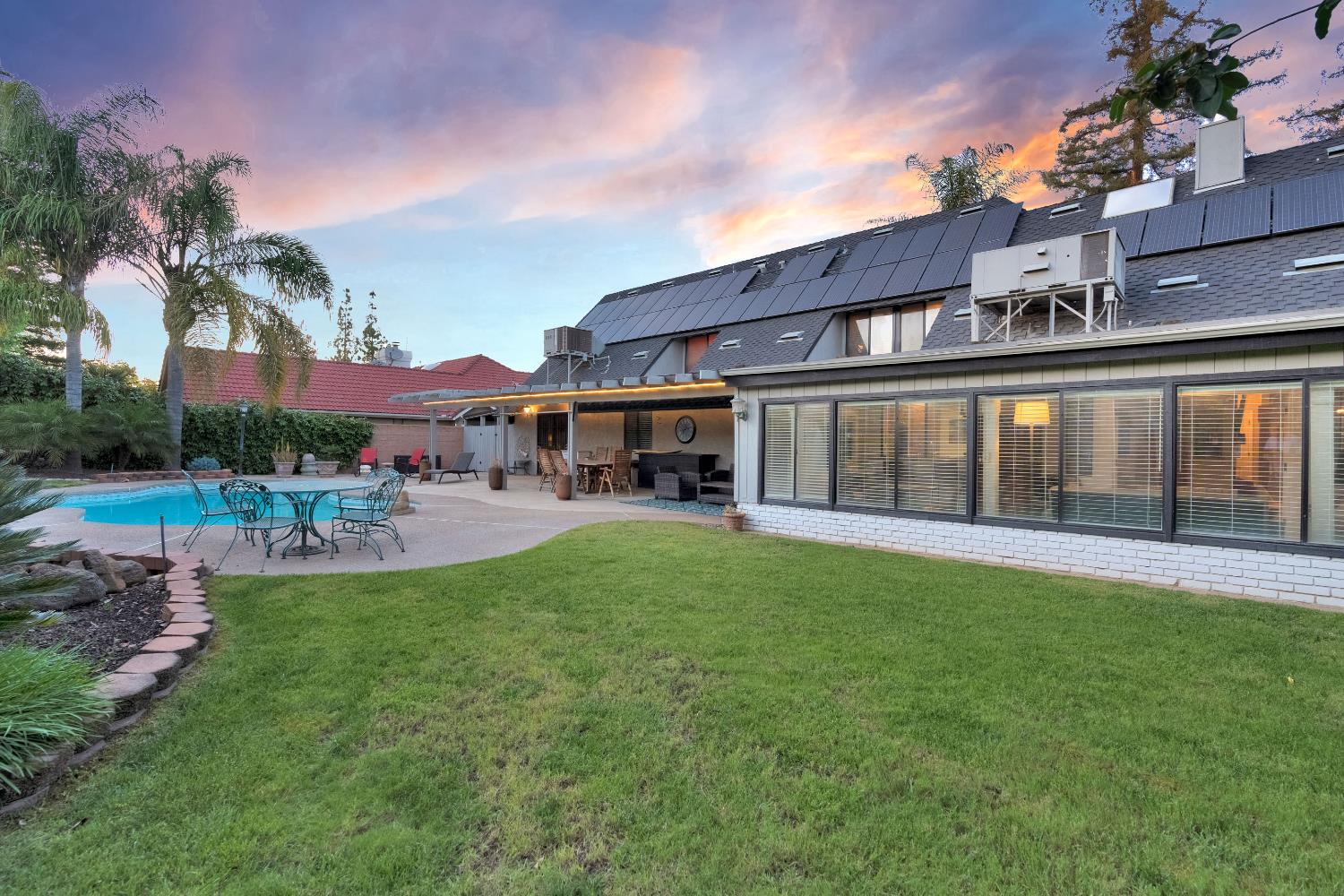 327 E Audubon Dr, Fresno, CA 93720