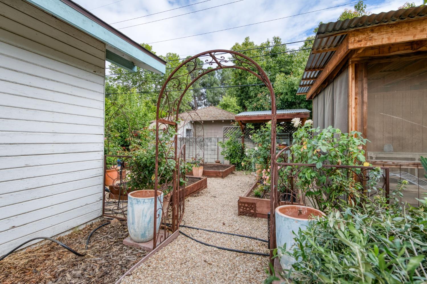 636 E Yale Ave, Fresno, CA 93704