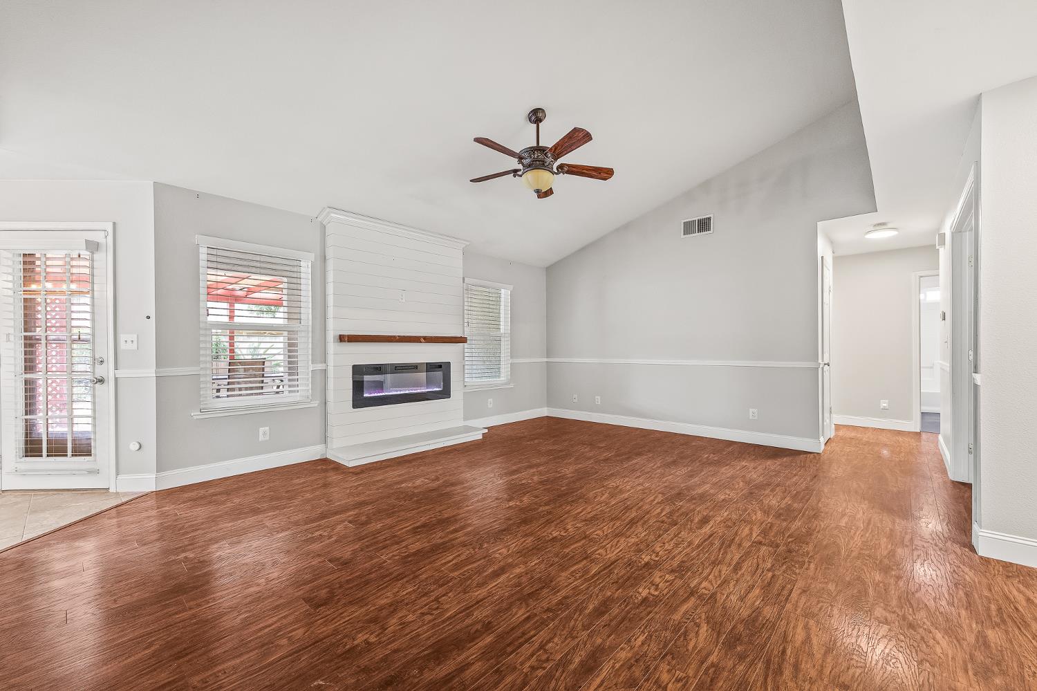 2047 Muncie Ave, Fresno, CA 93720