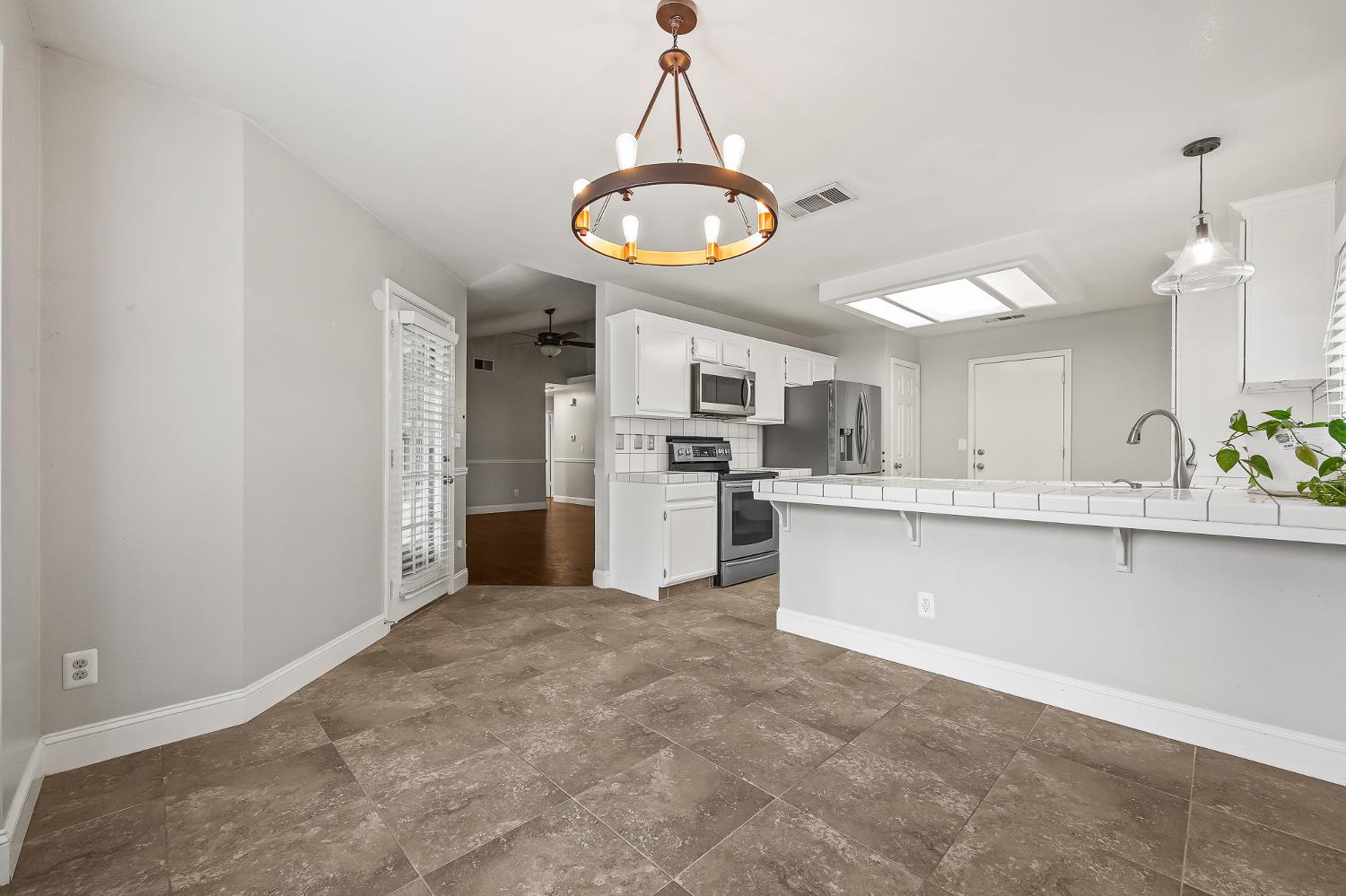 2047 Muncie Ave, Fresno, CA 93720