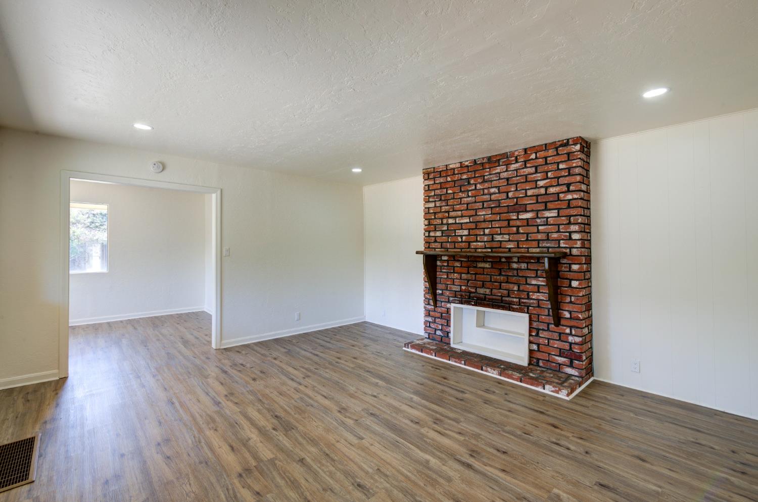 4709 N Palm Ave, Fresno, CA 93704